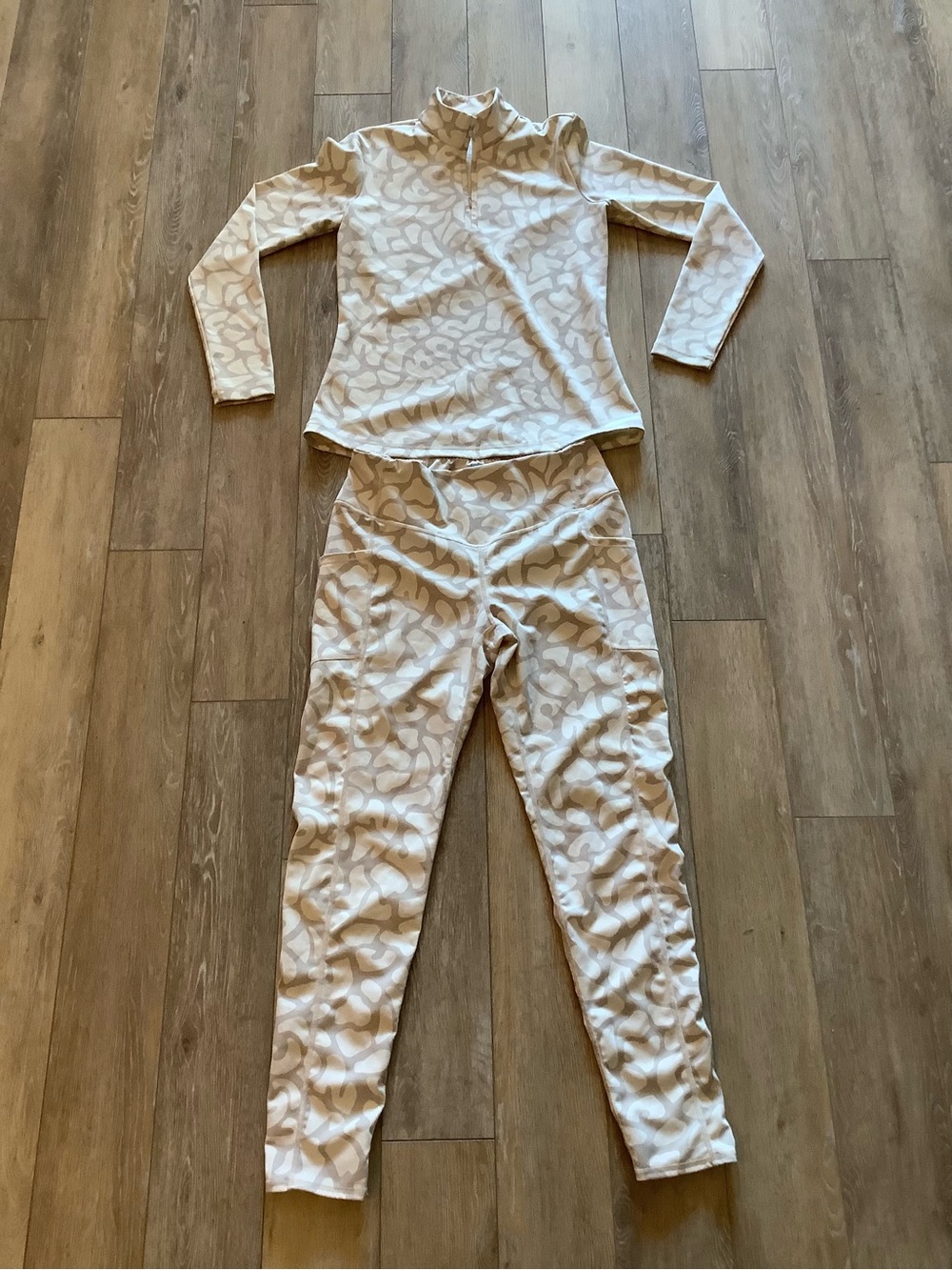 JMcLaughlin Cream & Tan Animal Print Athleisure Set, Top Small & Bottom Large